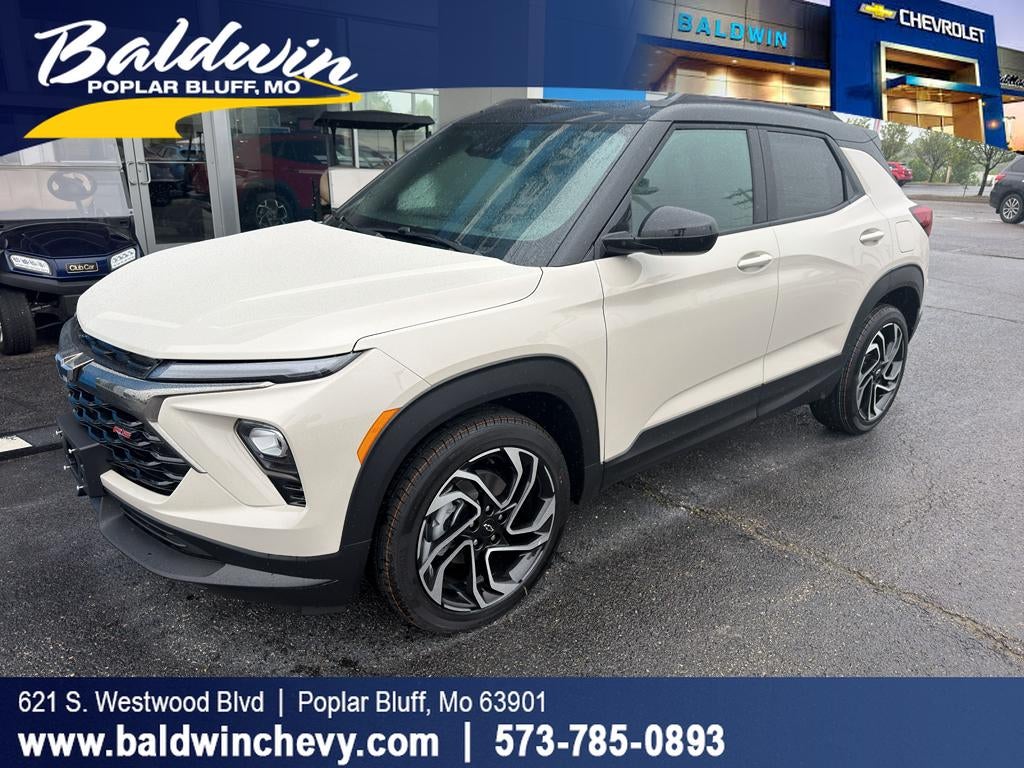 2026 Chevrolet Trailblazer RS in White Sands — front three-quarter view